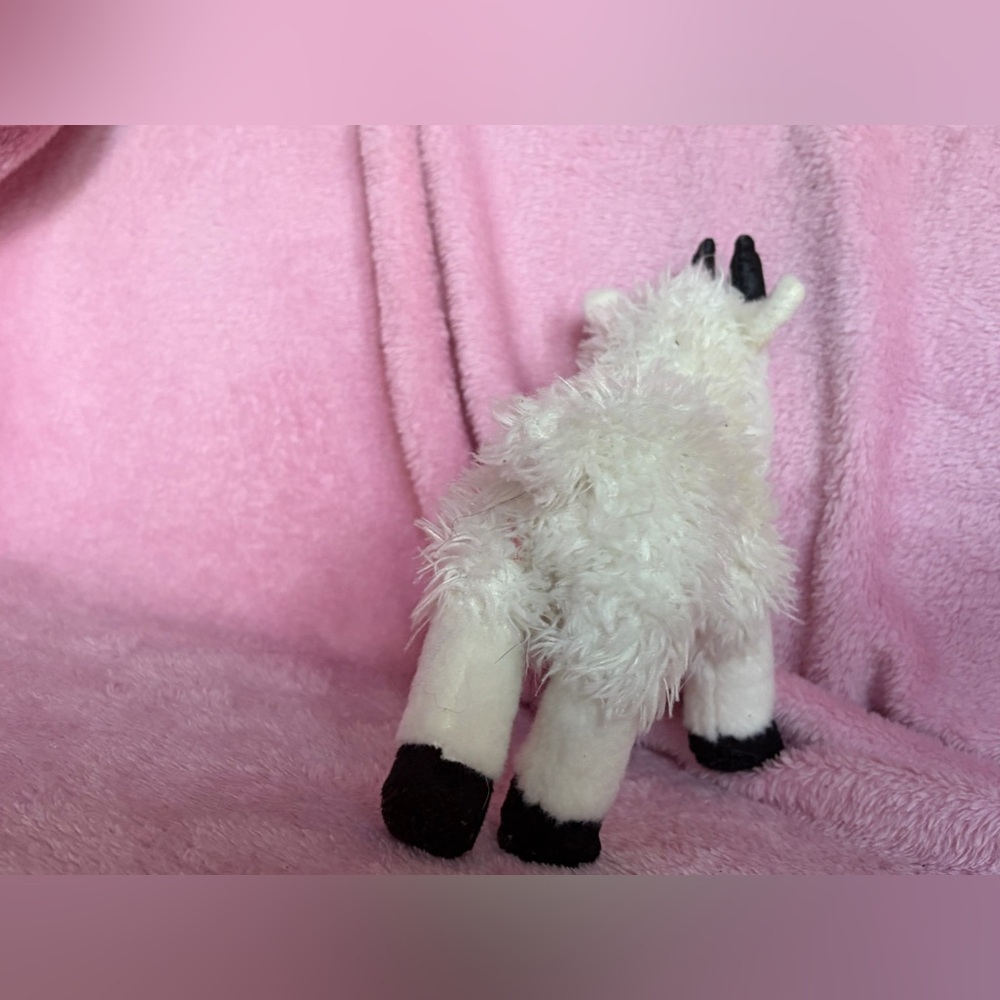 Douglas plush mountain goat - Picture 3 of 3